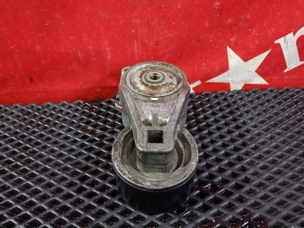 Ролик-натяжитель