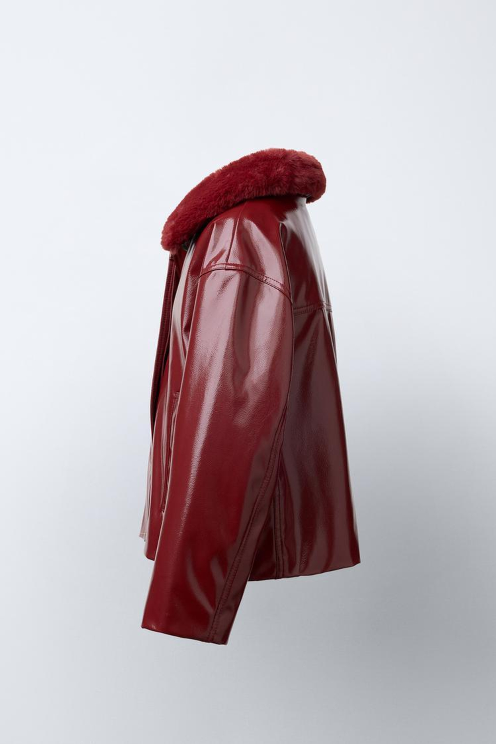 ZARA КУРТКА ИЗ ЛАКИРОВАННОЙ ТКАНИ СО СЪЕМНЫМ ВОРОТНИКОМ, БУРГУНДИ