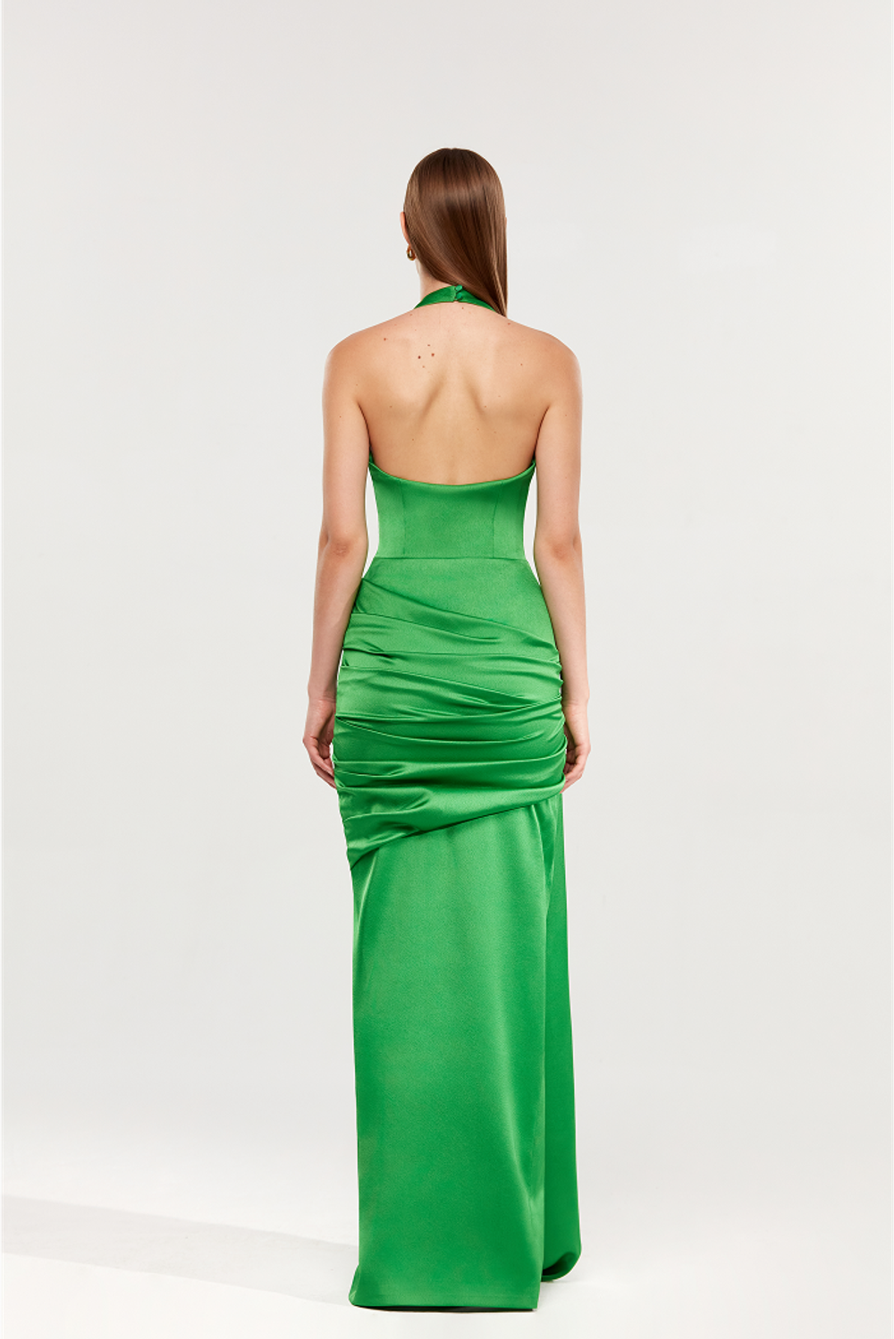 Платье макси из сатина со шлейфом