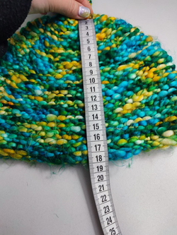 Шапка яркая