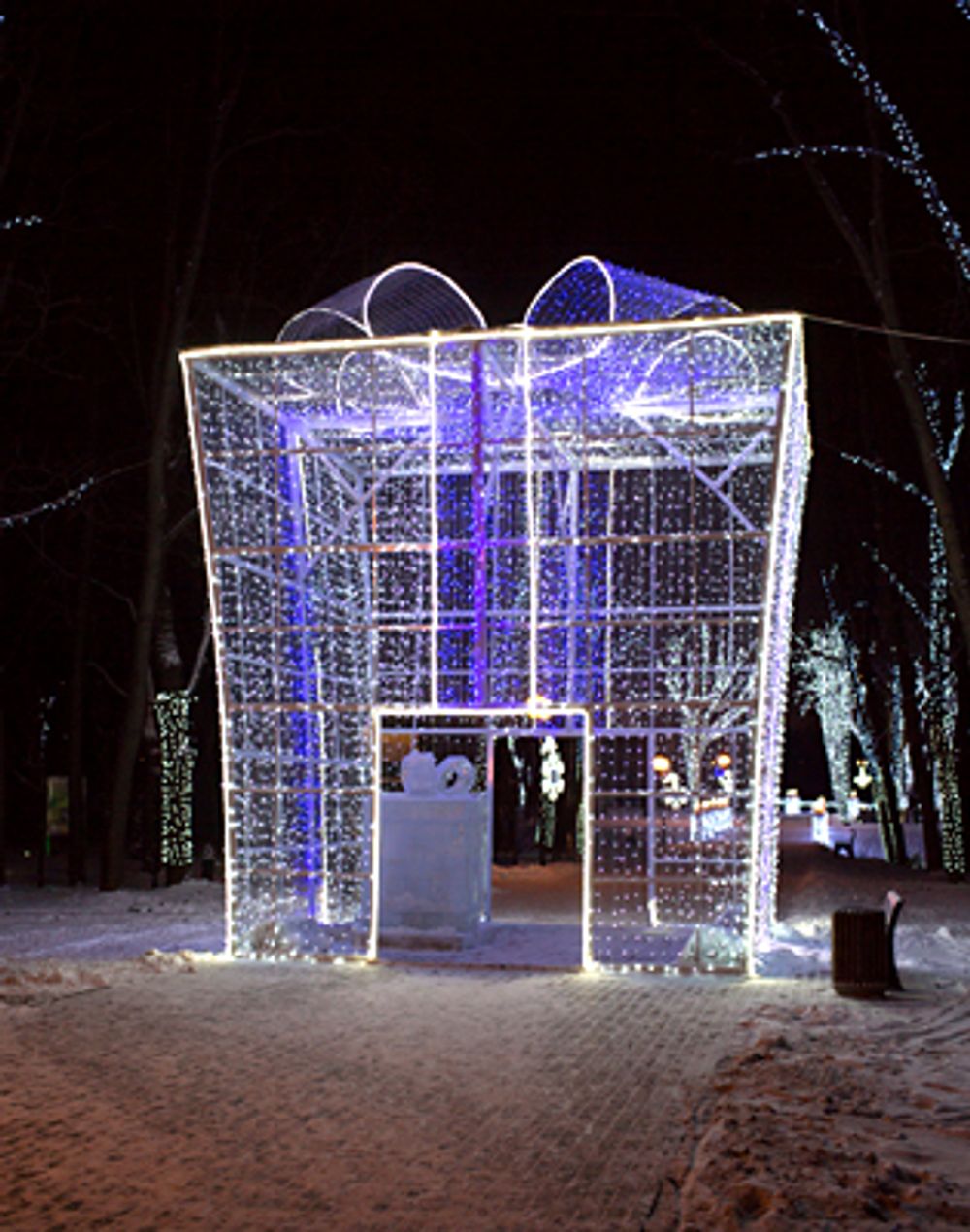 Светодиодная конструкция "Большой Подарок"