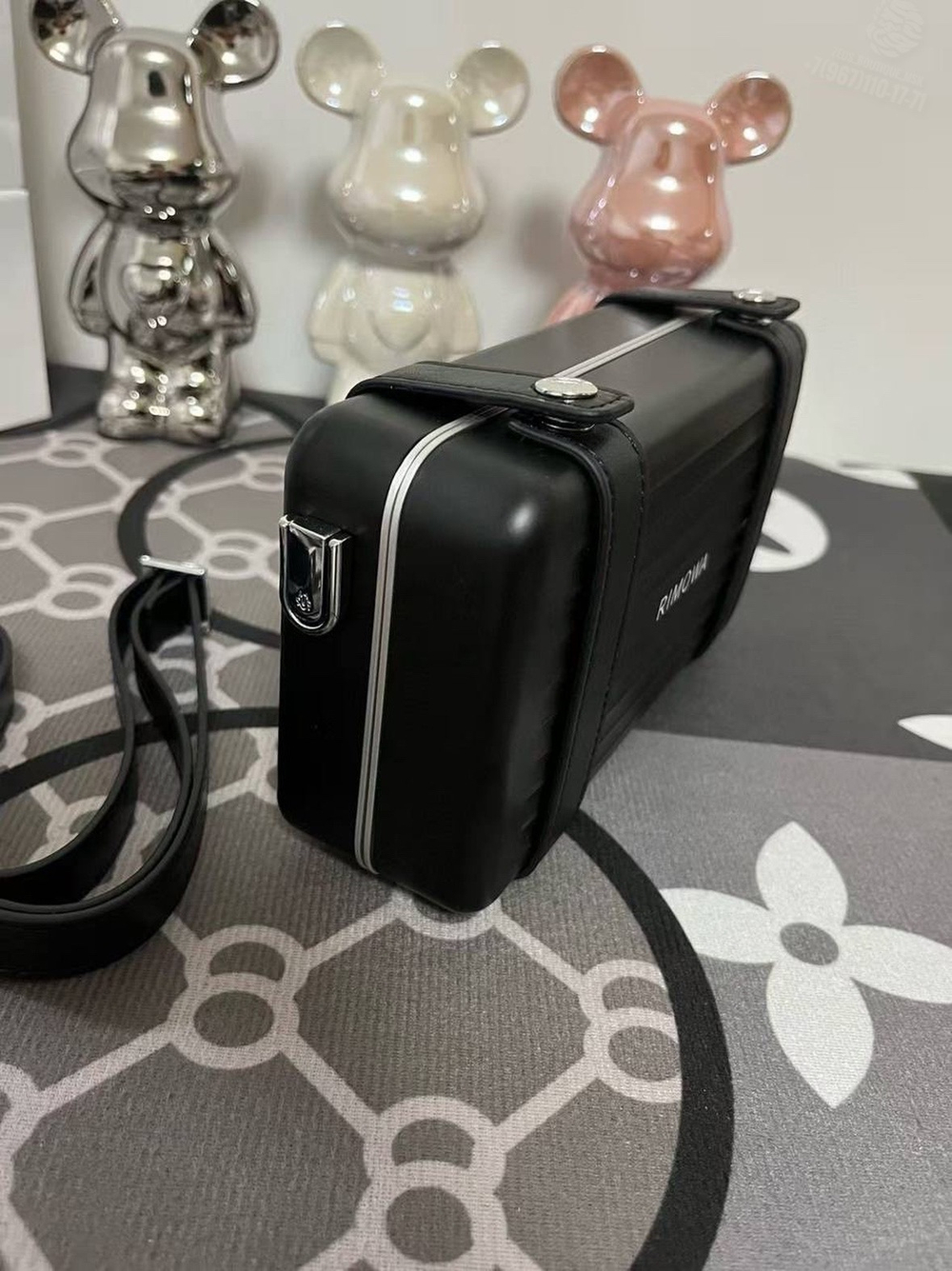 Сумка через плечо Rimowa