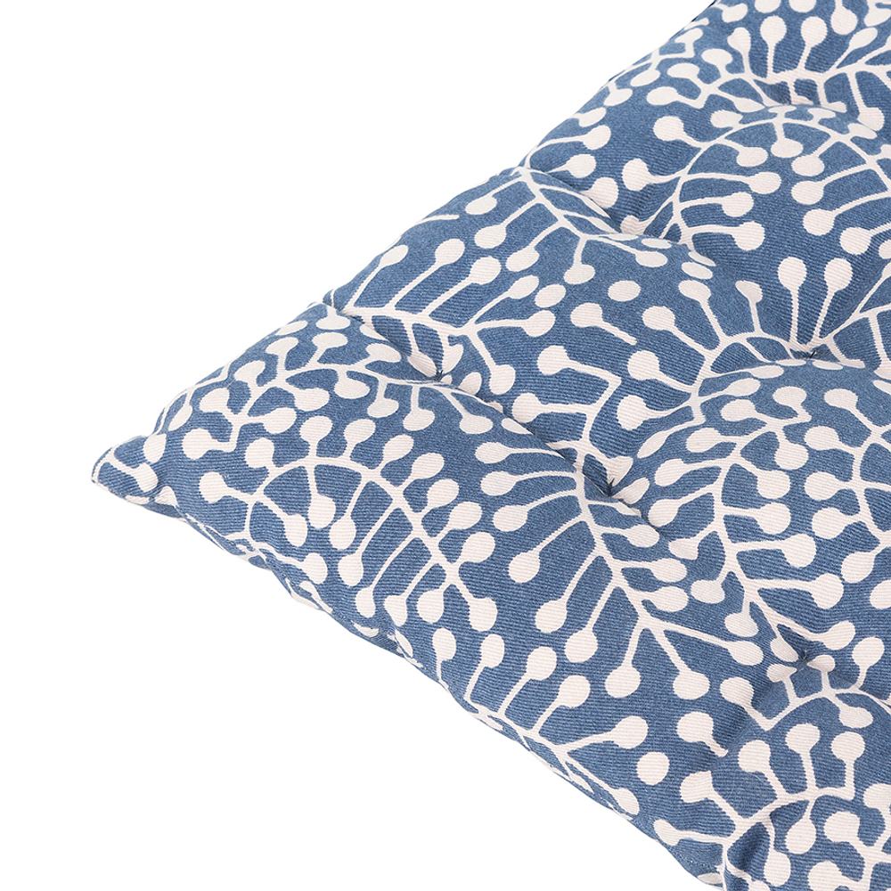 Подушка на стул темно-синего цвета с принтом Спелая Смородина из коллекции scandinavian touch, 40х40 см