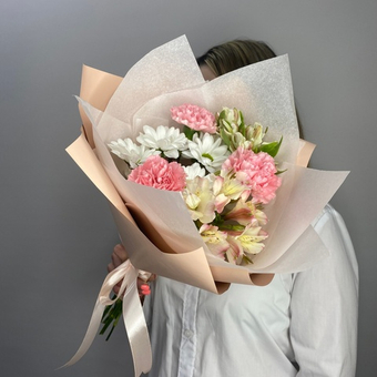 «Пение птиц» буке с диантусами и ромашкой