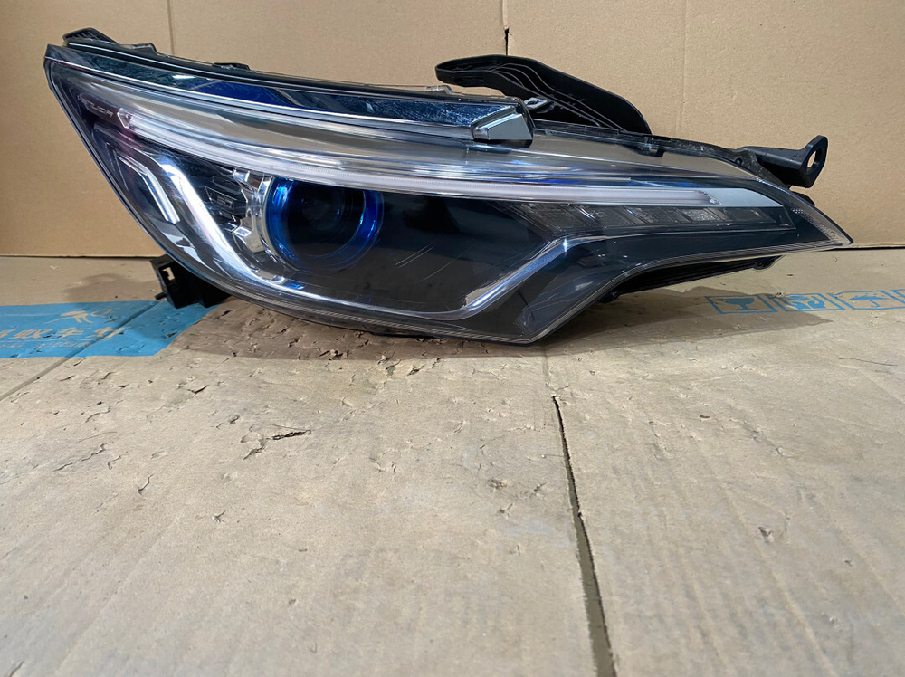 Nissan Qichen D60 оригинальная фара (галоген/LED)