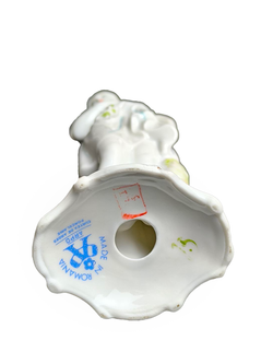 Фарфоровая статуэтка "Девушка с цветами" Apro