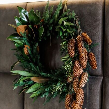 Хвойные венки и гирлянды