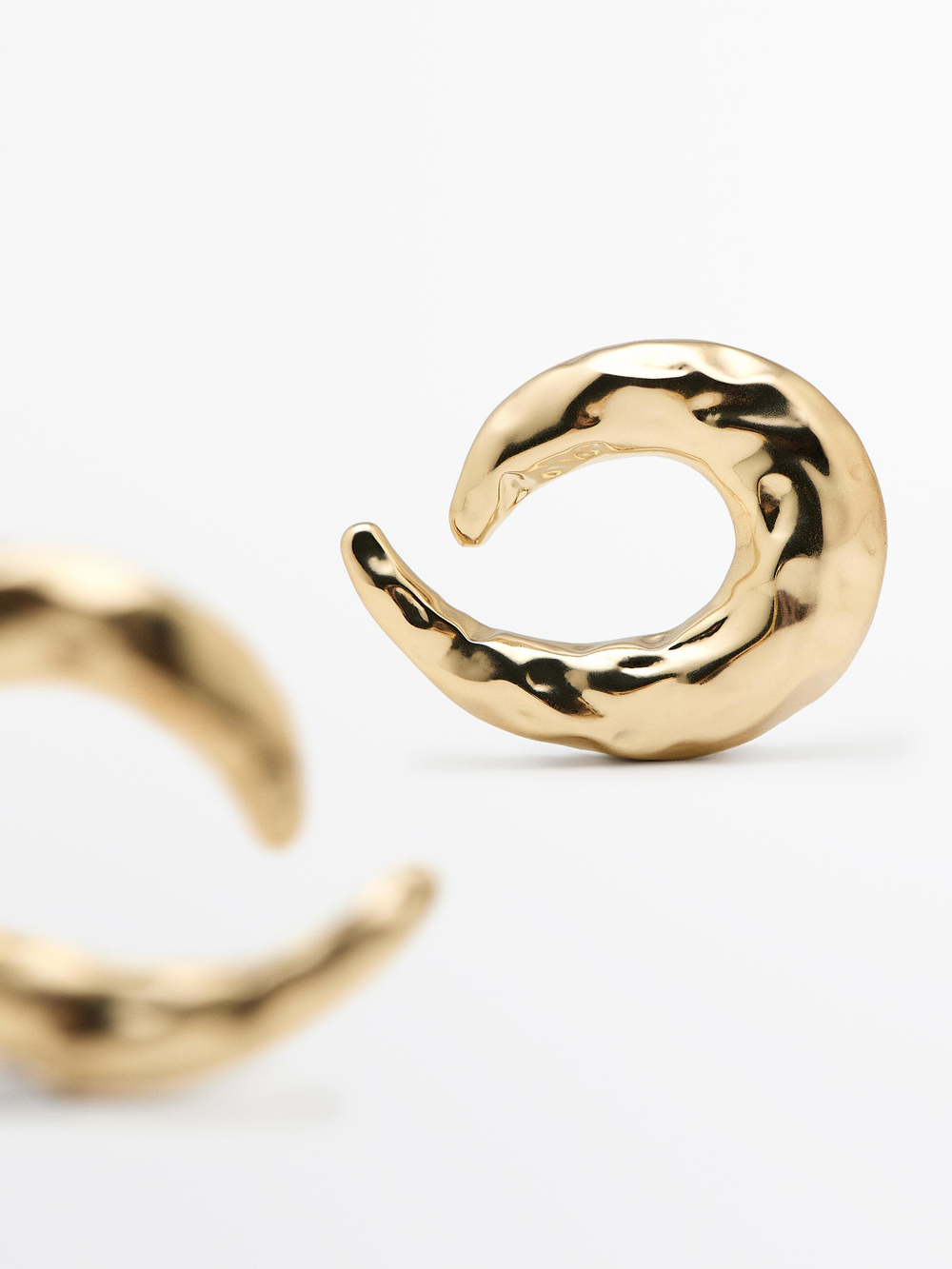 Massimo Dutti Рельефные серьги-кольца, золотистый