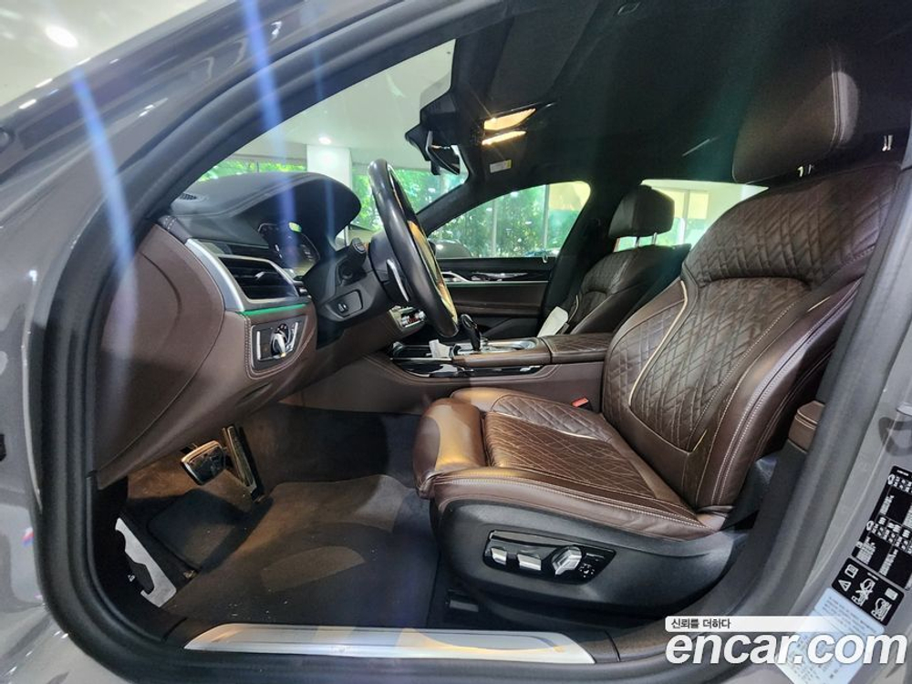 BMW 7 Series (G11) 740Li xDrive M Sports (06.2021)