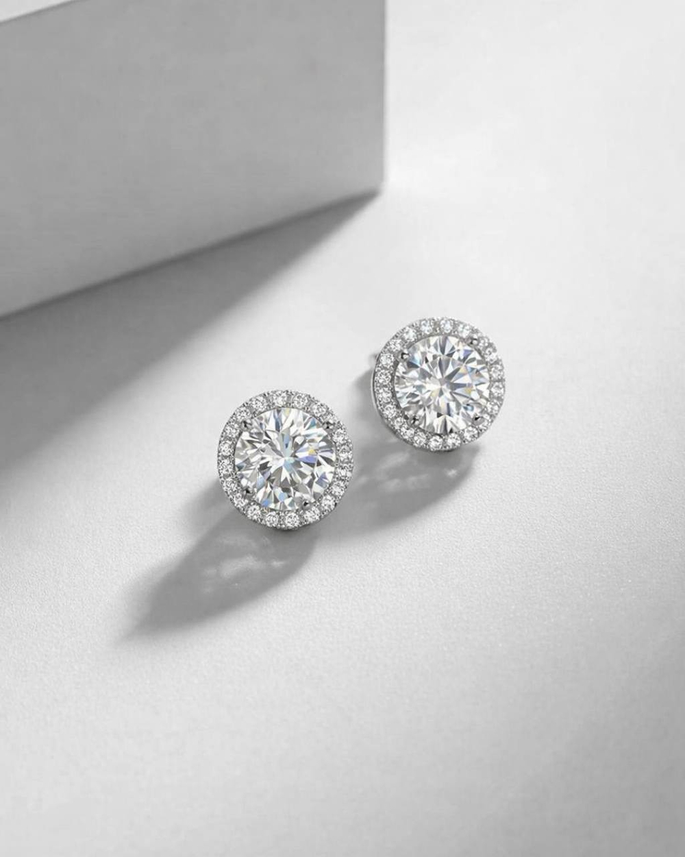 Круглые серьги - пусеты "DIVA" с цирконием