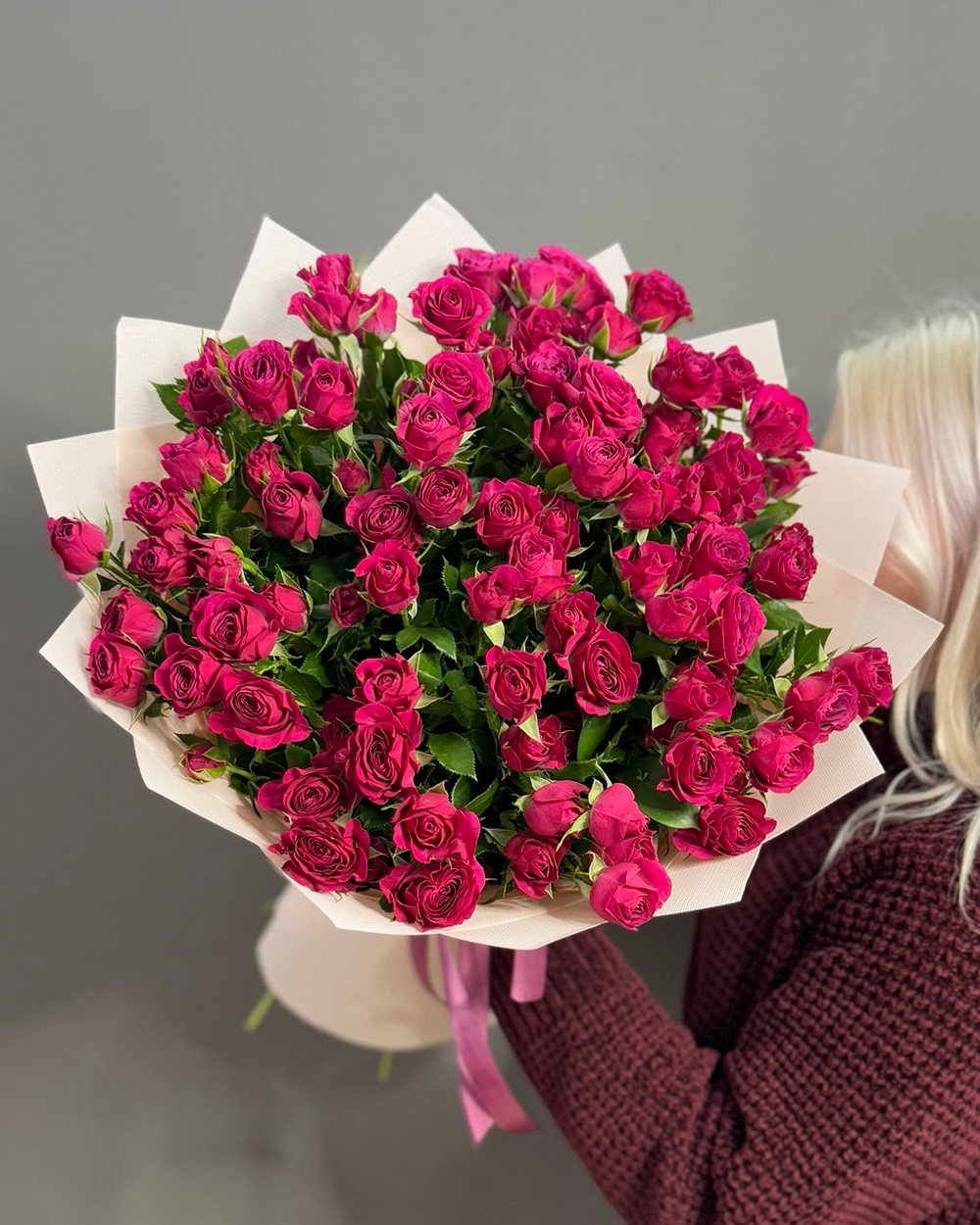 Букет из 19 кустовых роз сорта "Cheyenne"
