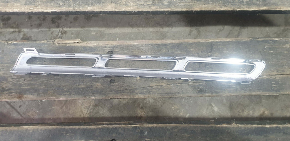 Молдинг решетки радиатора Mercedes GL GLS (X166) 15-19 Б/У Оригинал A1668881885