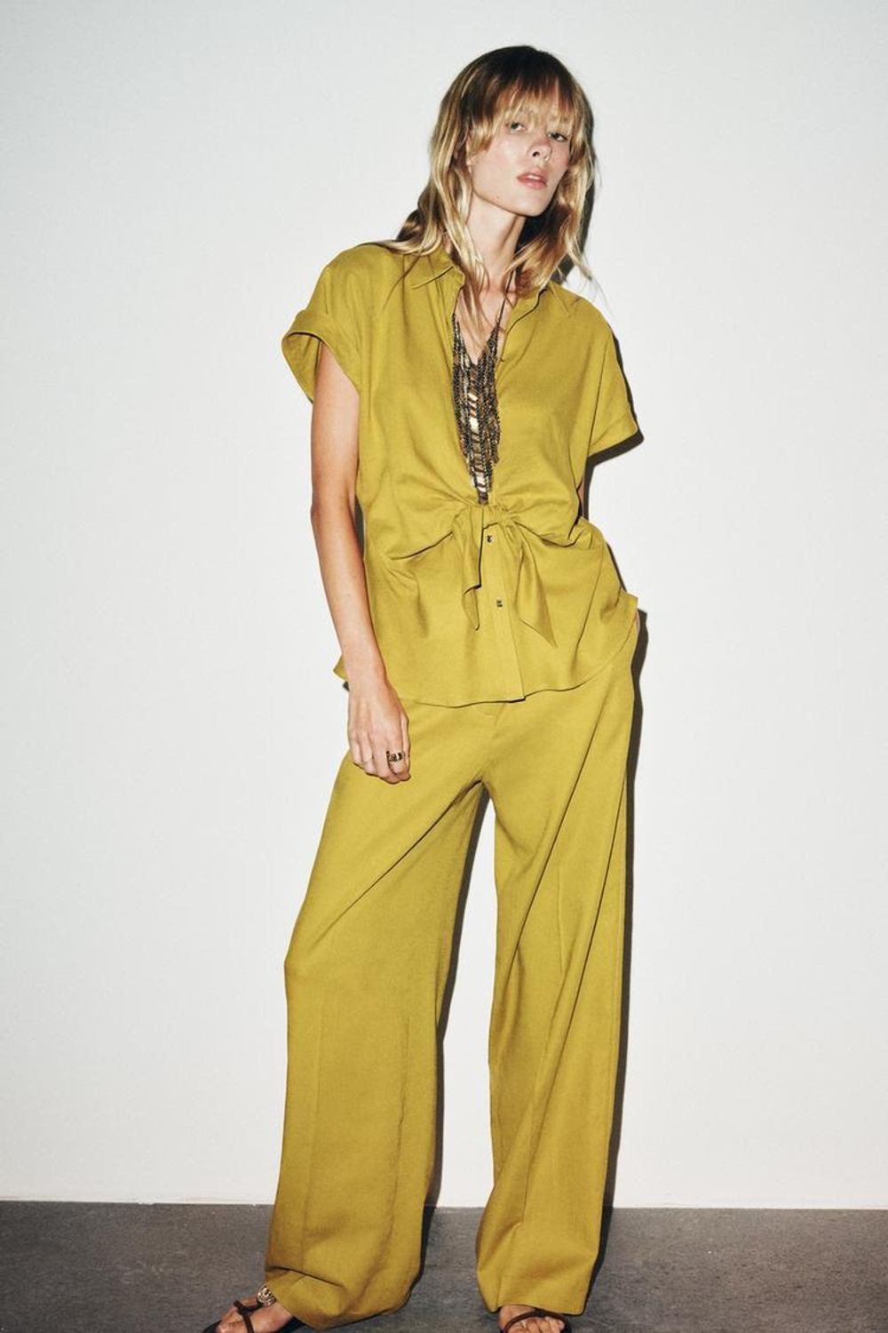 ZARA РУБАШКА С УЗЛОМ ИЗ ЛЬНА, ГОРЧИЧНЫЙ