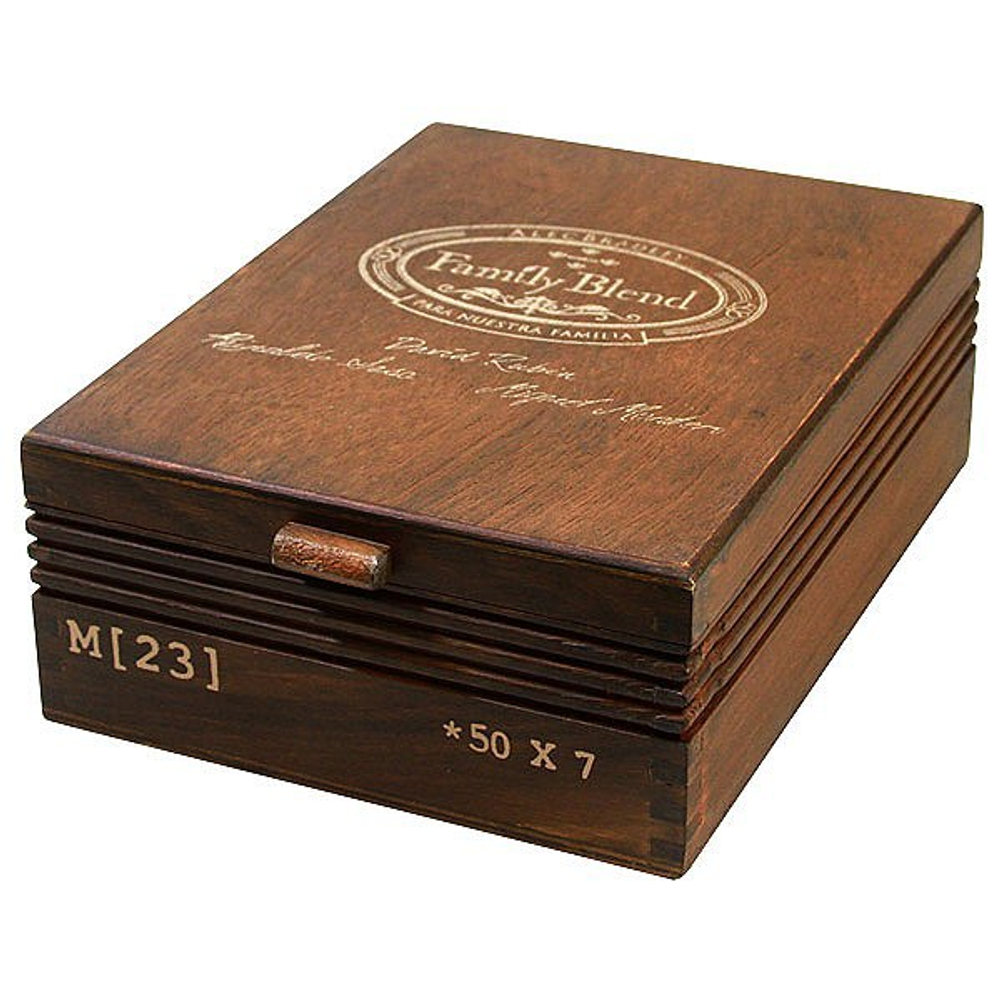 Alec Bradley Family Blend M23 (черчиль)