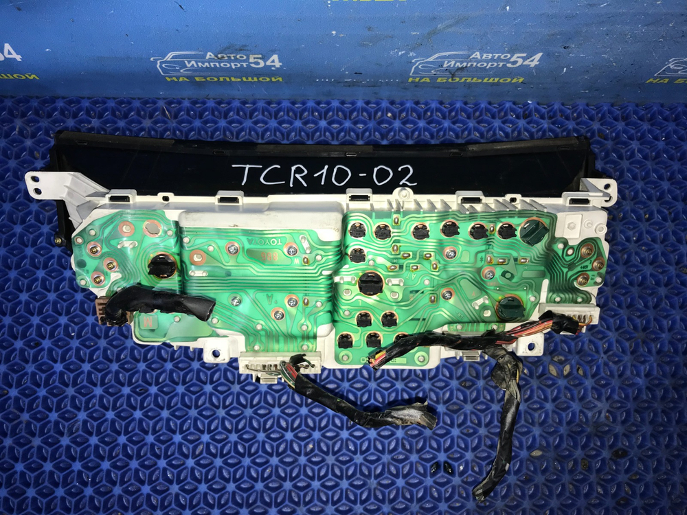 Щиток приборов TOYOTA ESTIMA 1999