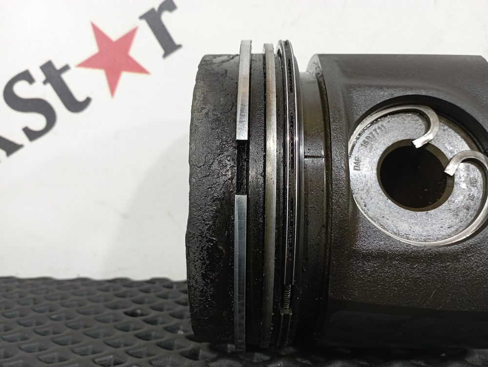 Поршень с шатуном