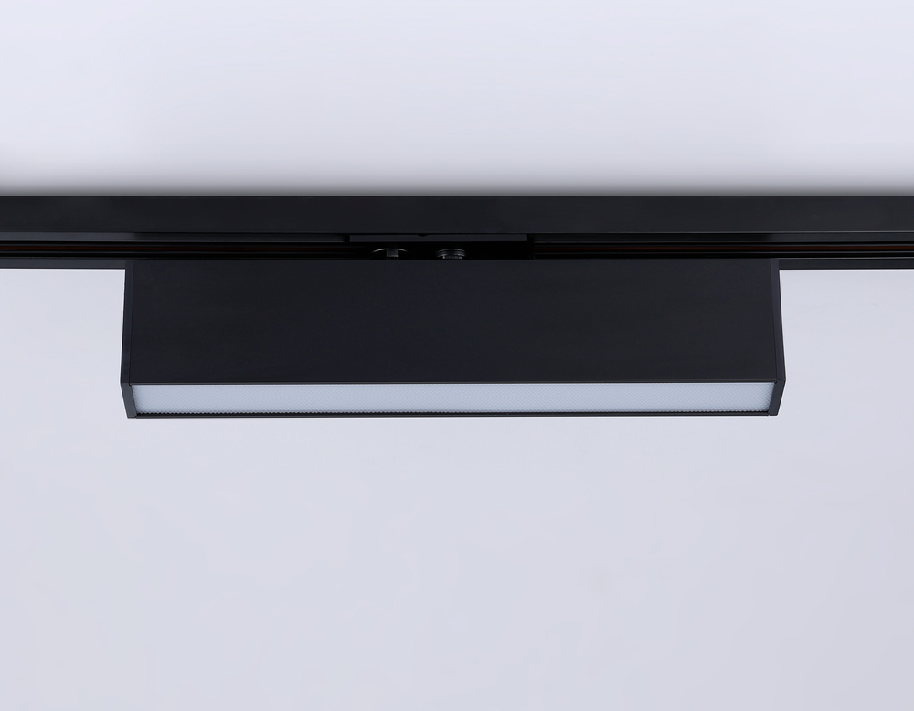 Светильник светодиодный трековый GL6767 BK черный LED 12W 4200K 300*22*48