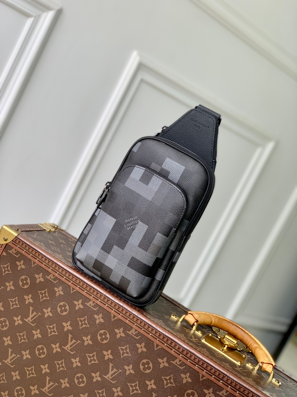 Louis Vuitton Avenue Slingbag