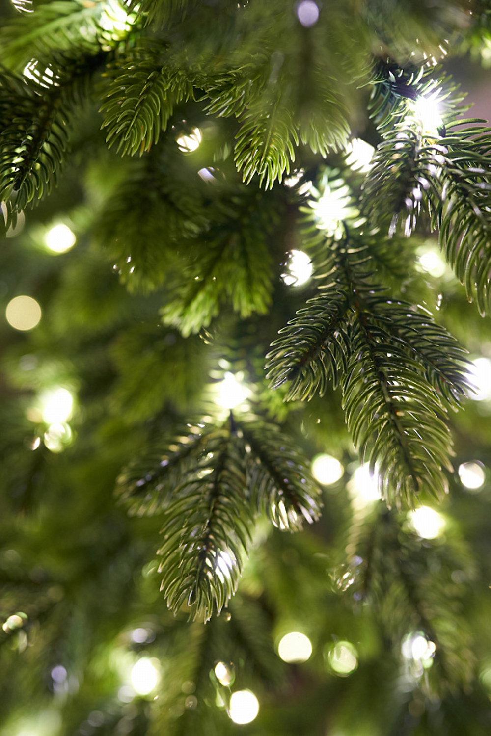 Ель искусственная с лампочкам Королева Тянь Шань