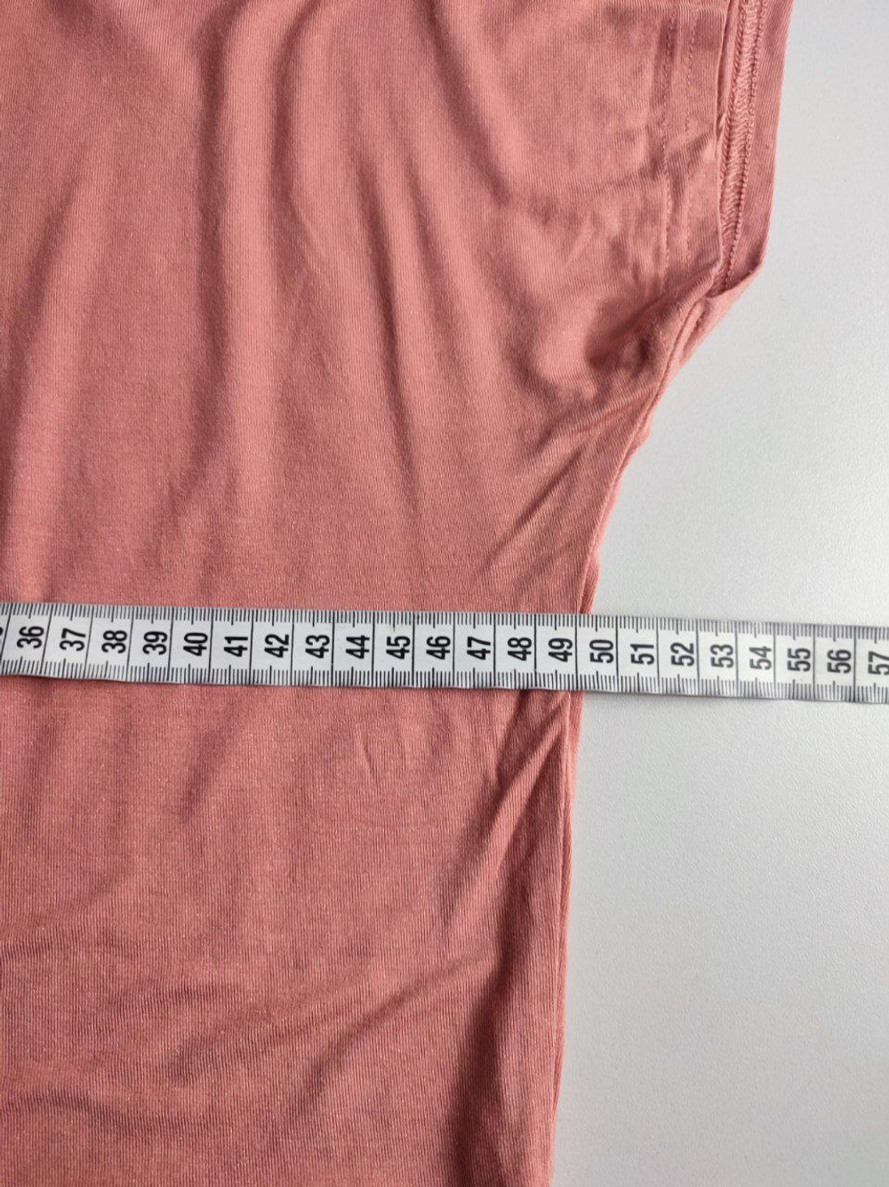 Футболка Ostin из вискозы однотонная 48 размер