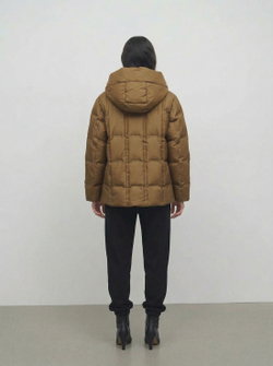 Легкая пуховая куртка