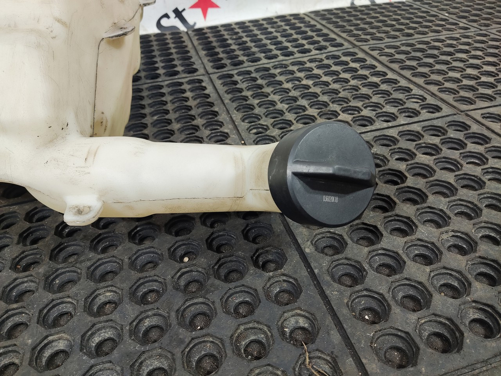 Бачок омывателя лобового стекла