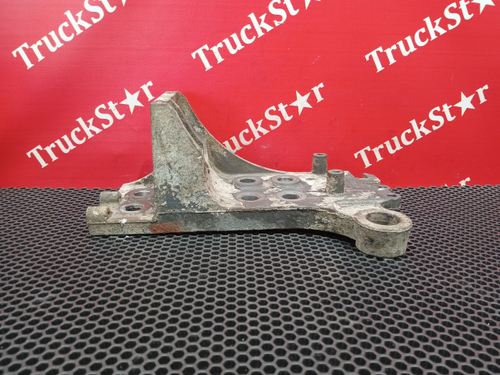 Кронштейн бампера правый