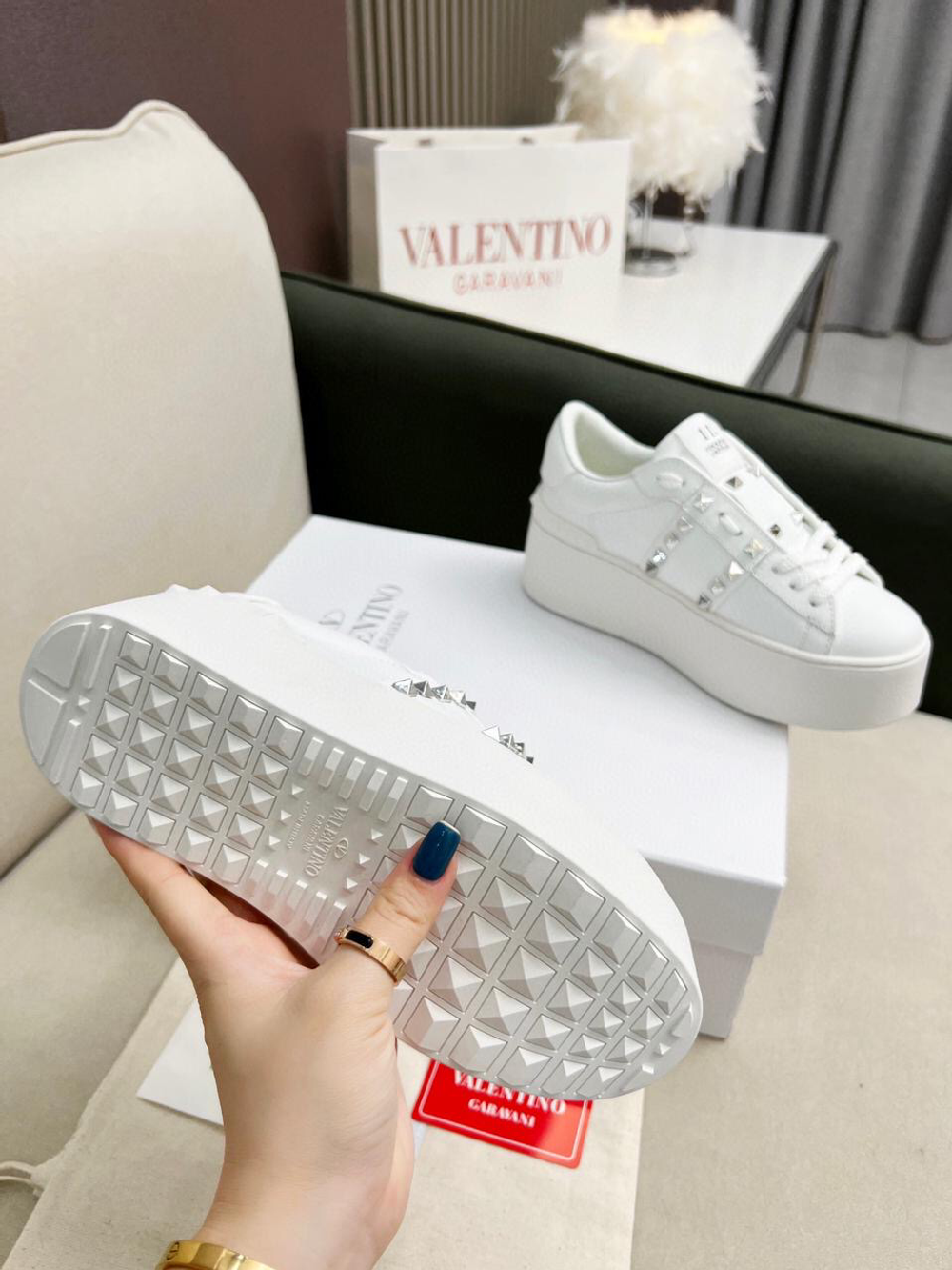 Кроссовки Valentino