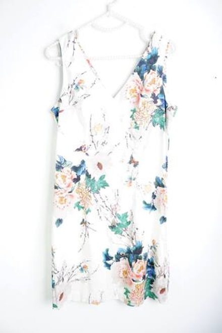 Платье для дружеских встреч, визуально на 44 размер