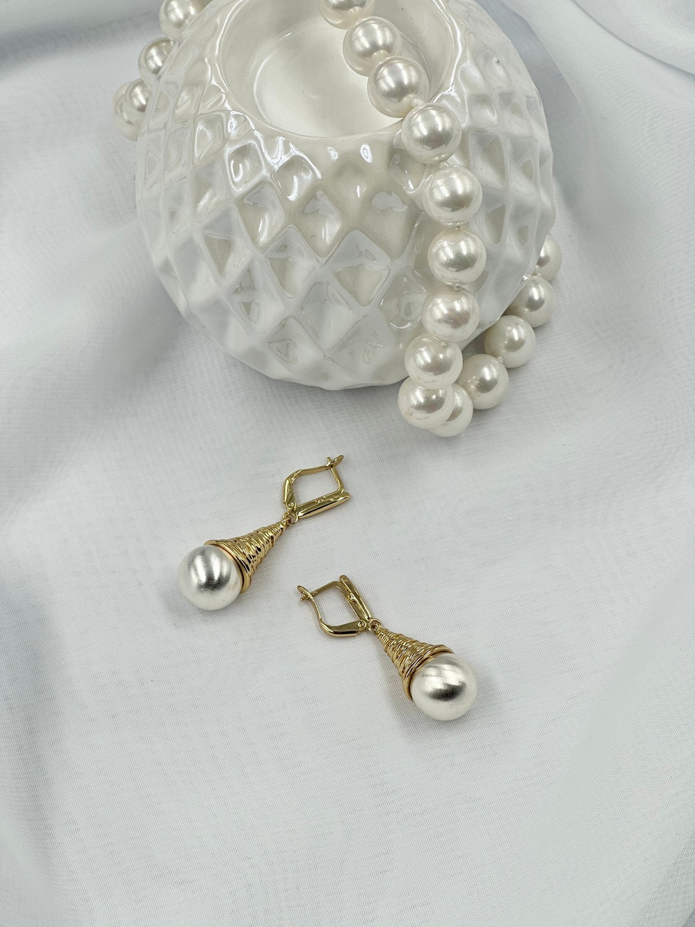 Серьги конусы из проволоки с жемчугом, оттенок золото