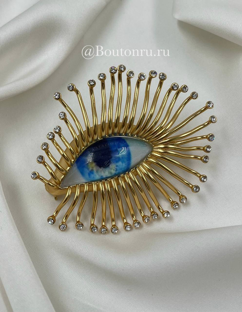 Брошь Скиап. "Глаз" золотистая с длинными ресницами