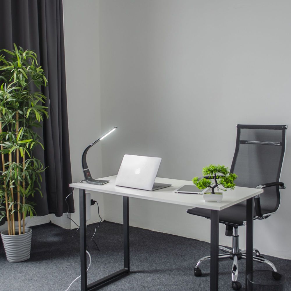 TLD-565 Black-LED-360Lm-3000-6000K-Dimmer-WR Светильник настольный. 12W. Сенсорный выключатель. Диммер. Беспроводное зарядное устройство. Черный. ТМ Uniel