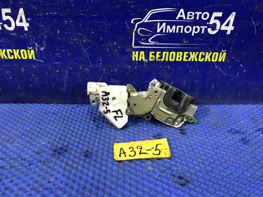 Замок двери передней левой NISSAN CEFIRO 1997