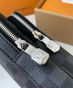 Сумка-мессенжер Louis Vuitton