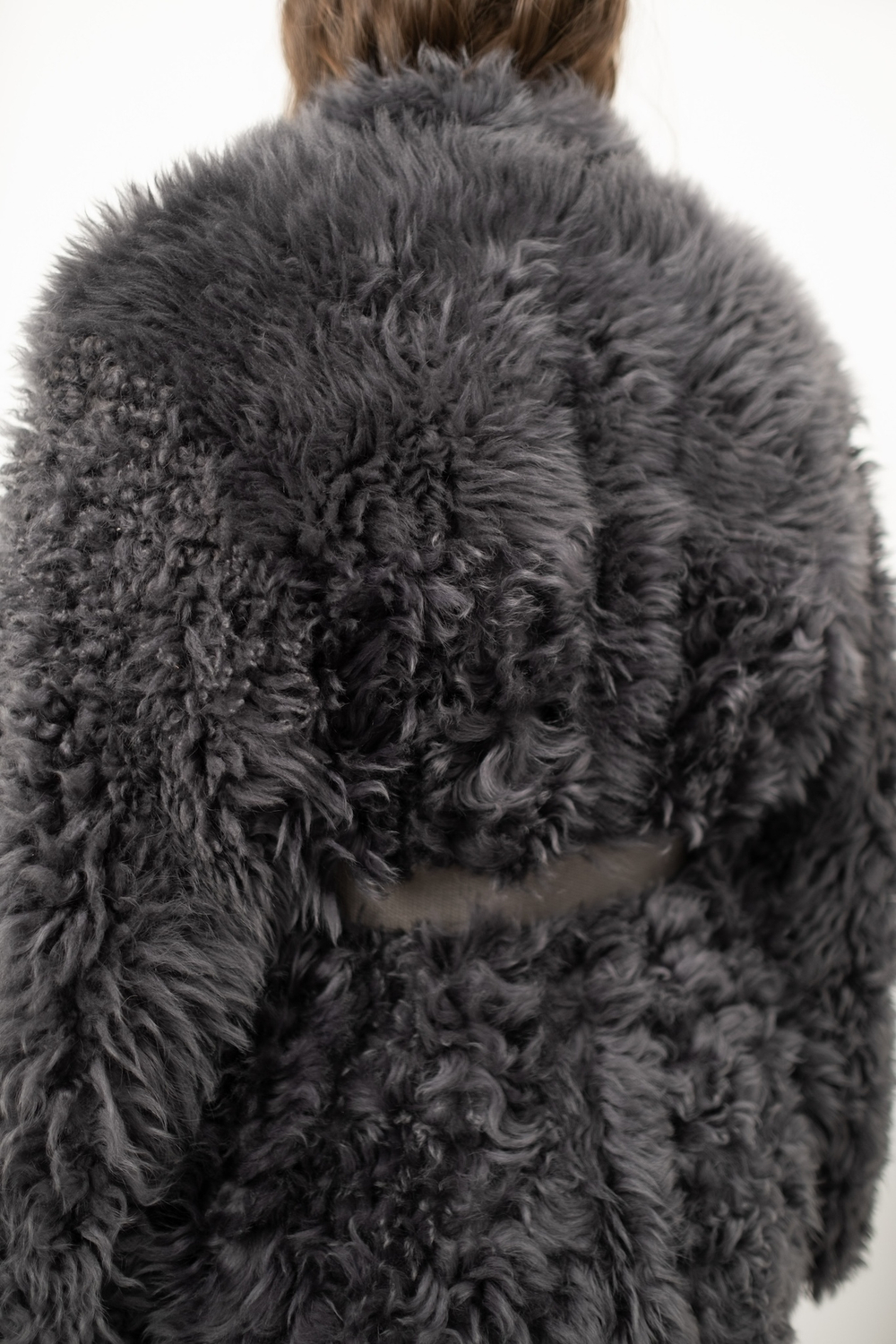 Серая шуба с воротником