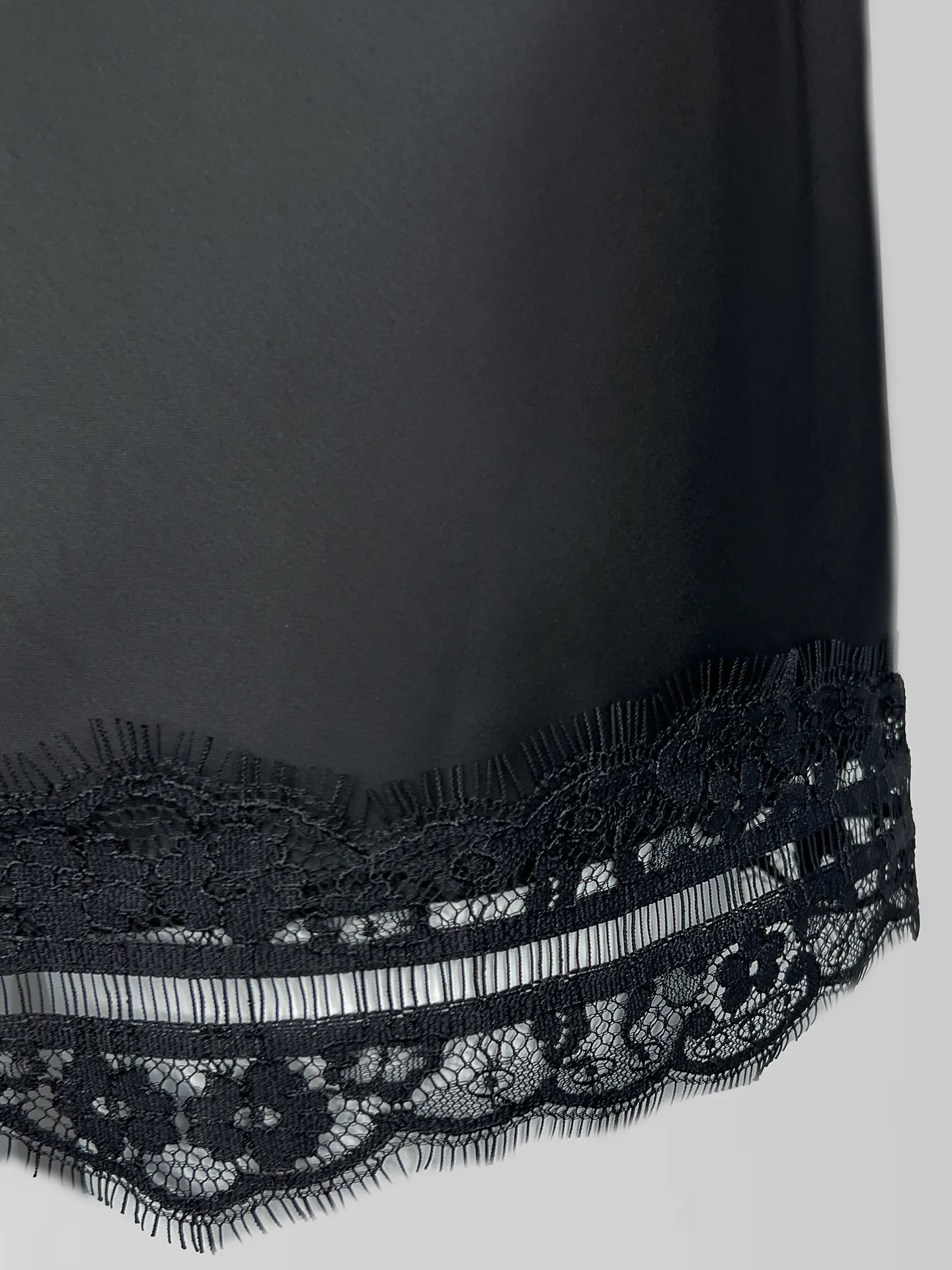 Юбка TREND ICON 312 короткая на резинке с кружевом снизу