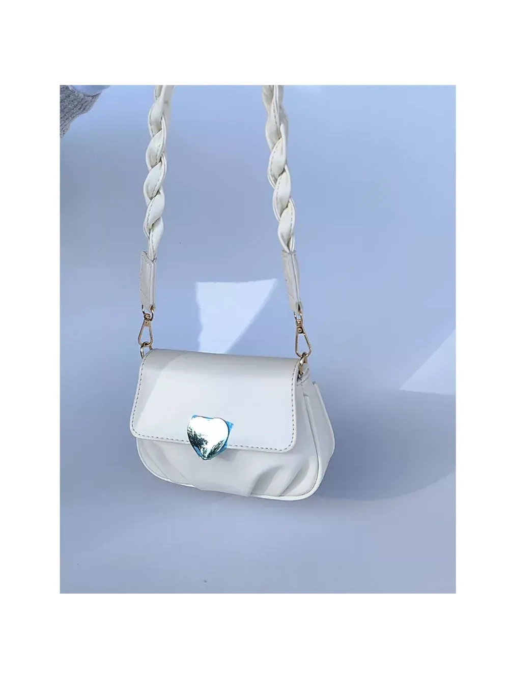 Сумка через плечо маленькая.