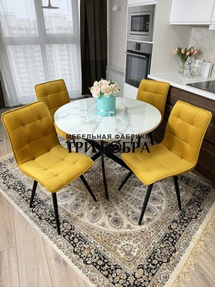 Круглый стеклянный раздвижной стол "Серый мрамор 262" и стулья "ГУЧИ" желтый