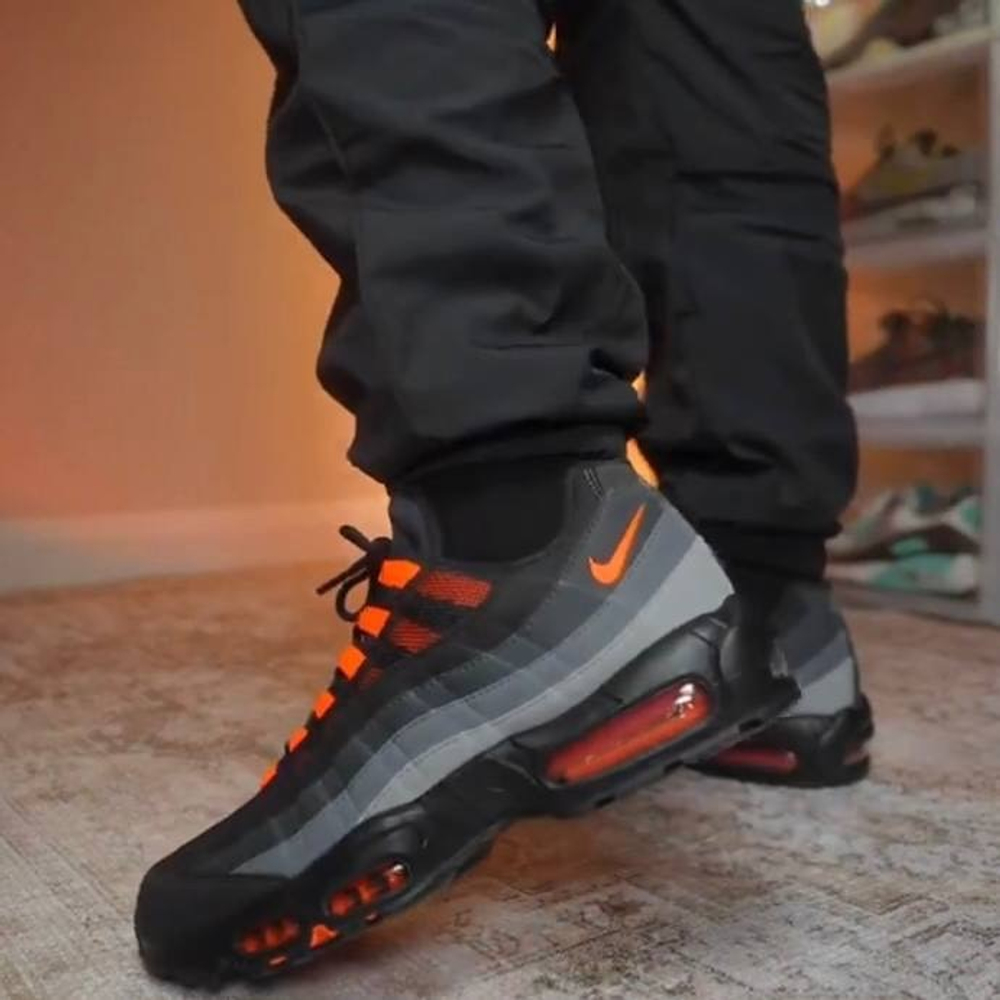 Nike Air Max 95 “Black Hyper Crimson”