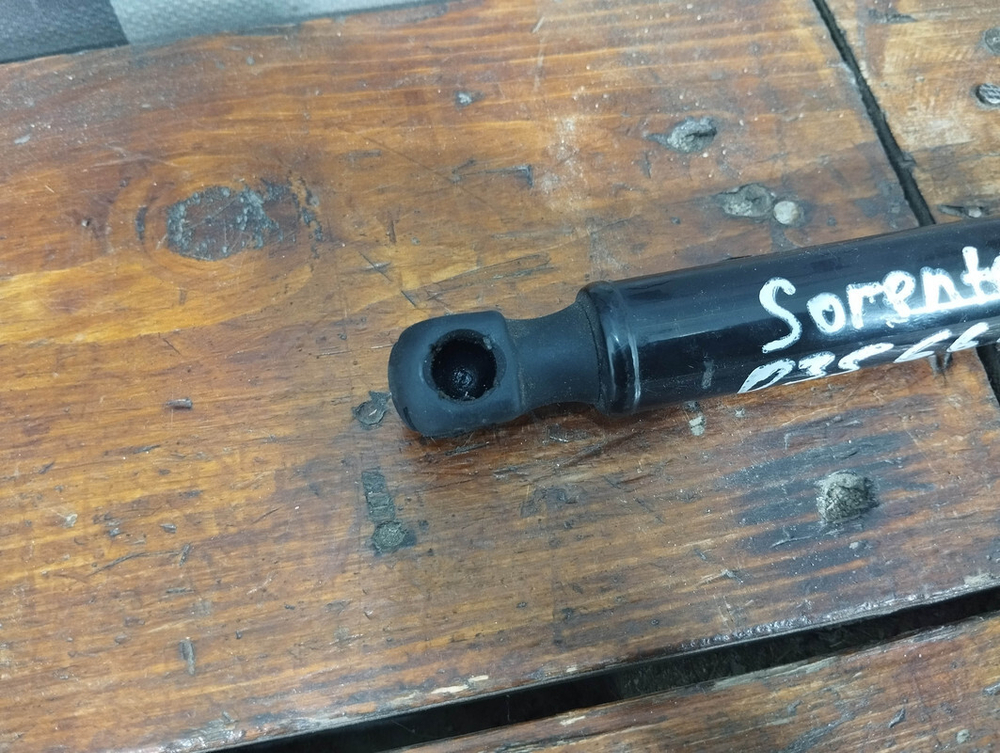 Амортизатор капота Kia Sorento 3 Prime (UM) 14-20 Б/У Оригинал 81161C5000