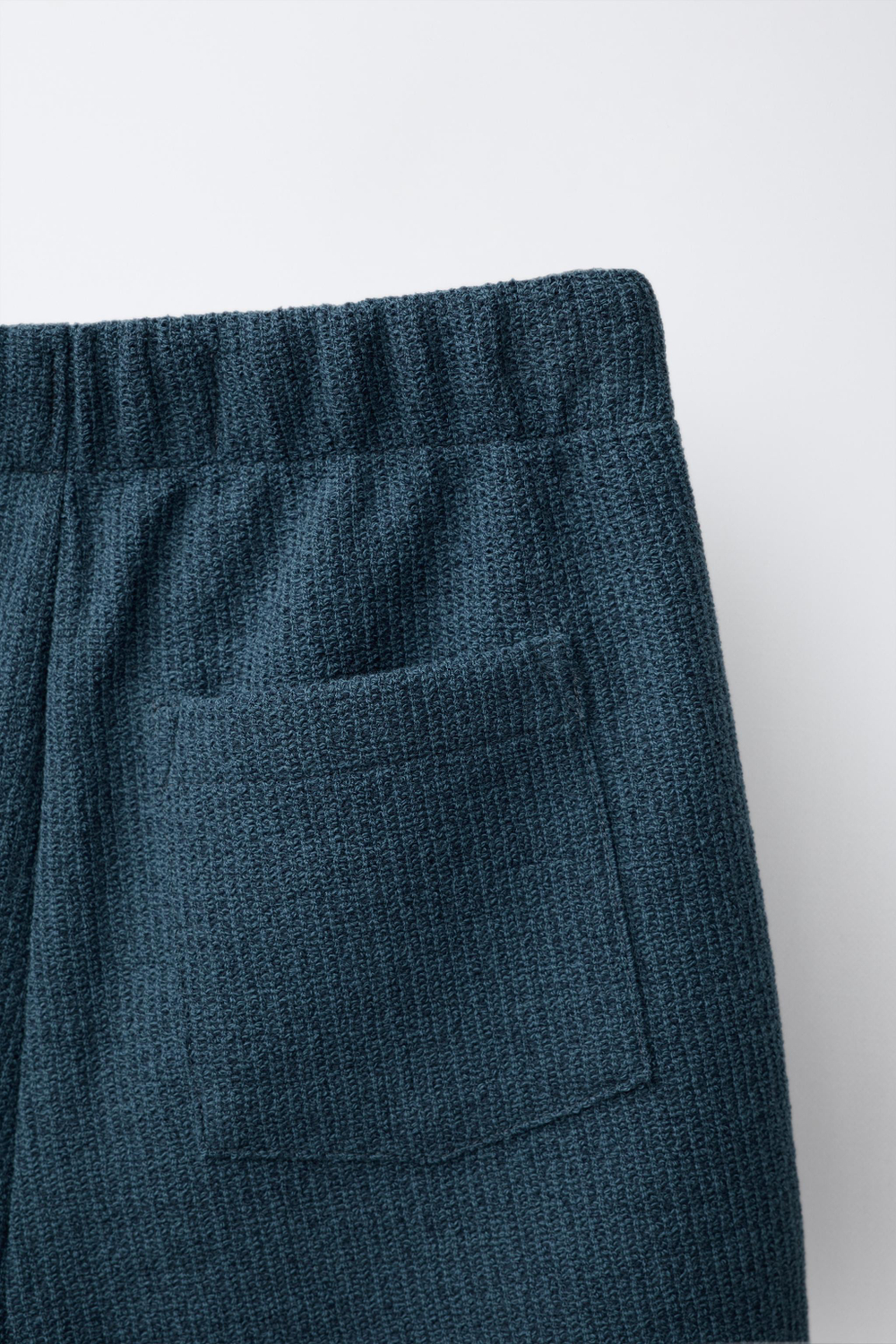ZARA ОДНОТОННЫЕ ШОРТЫ ИЗ РЕЛЬЕФНОЙ ТКАНИ, ГЛУБОКИЙ СИНИЙ