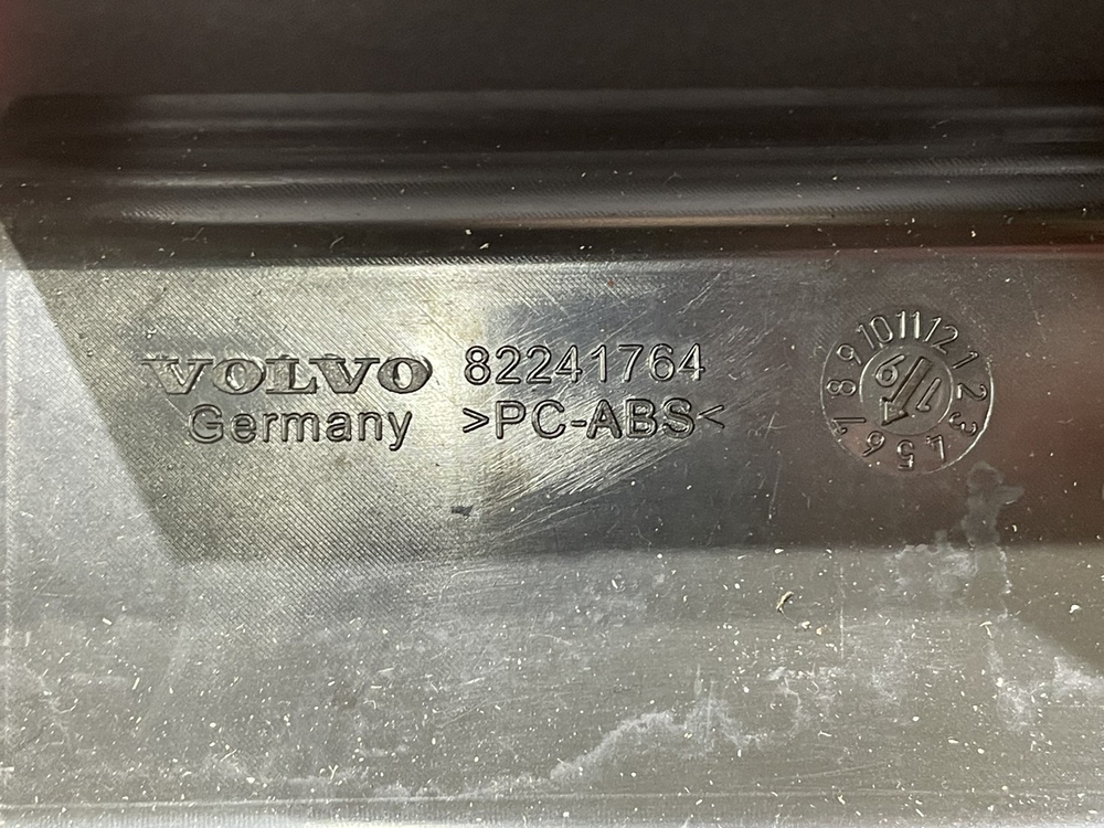 Крышка под проводку