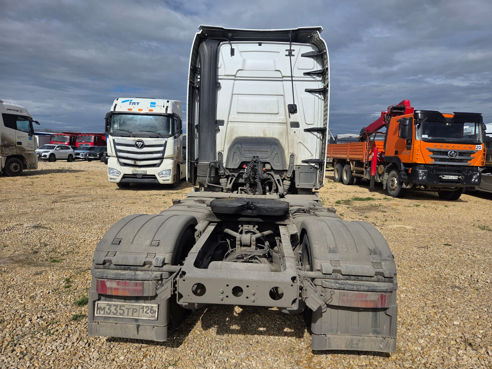 Shacman (Shaanxi) SX* 4x2 Седельный тягач SX4188YY381 (Дизельный, 12,5 л, 473 л.с., АТ)