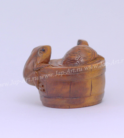 Нэцкэ Черепаха и лягушка в бочке