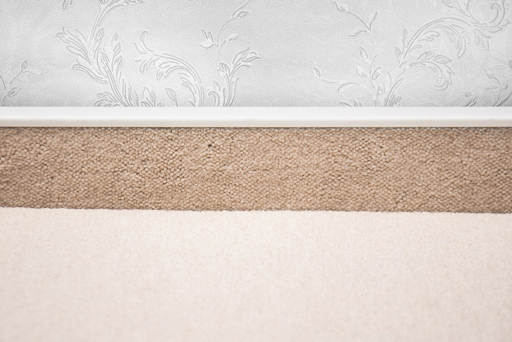 Плинтус для ковролина KORNER Listwa 100 белый 2,5м