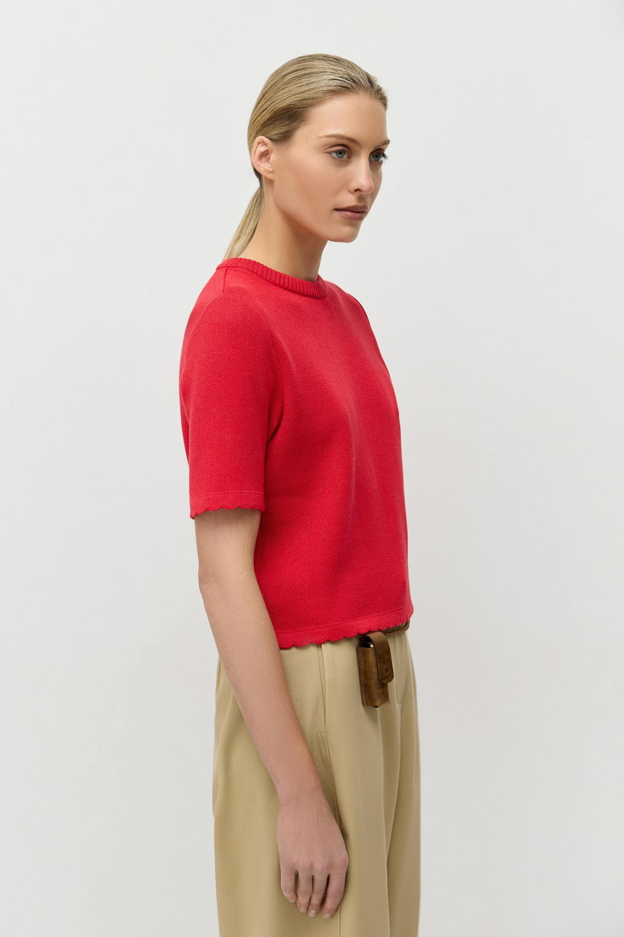 Джемпер-футболка с фигурным краем