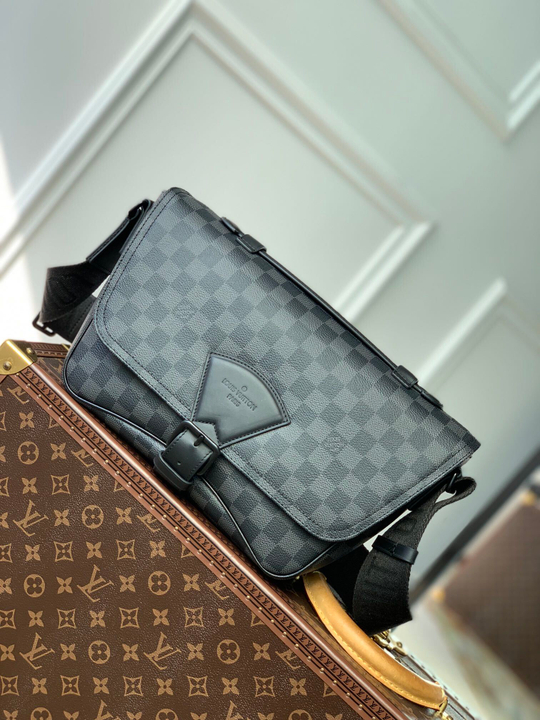 Louis Vuitton Montsouris Messenger Bag