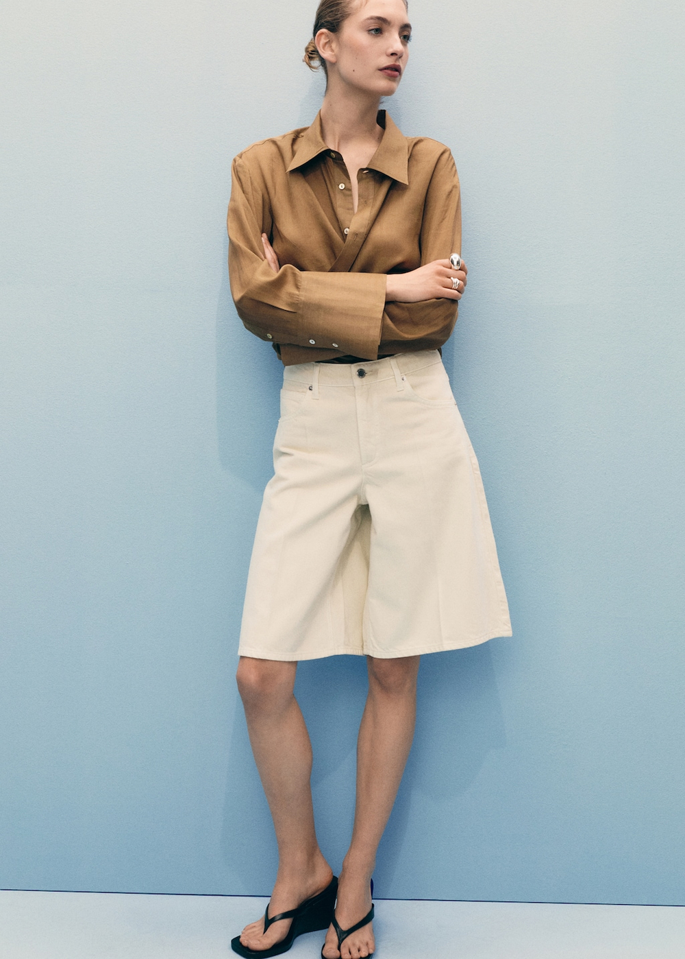 Джинсовые бермуды с высокой посадкой