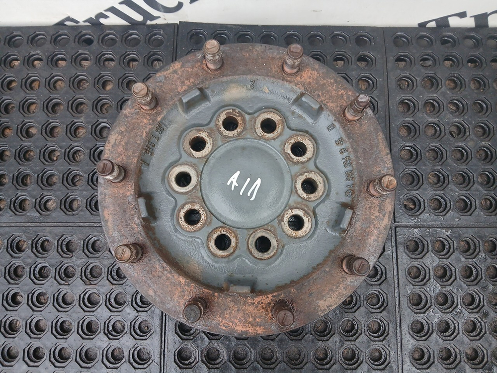 Фланец ступицы передней