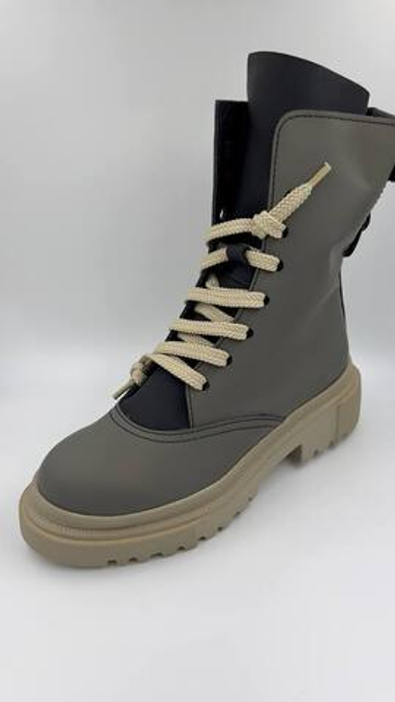 Высокие ботинки из натуральной кожи